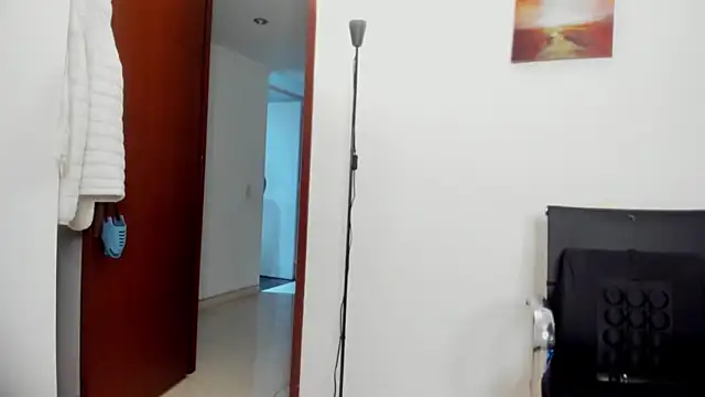 nia__white webcam