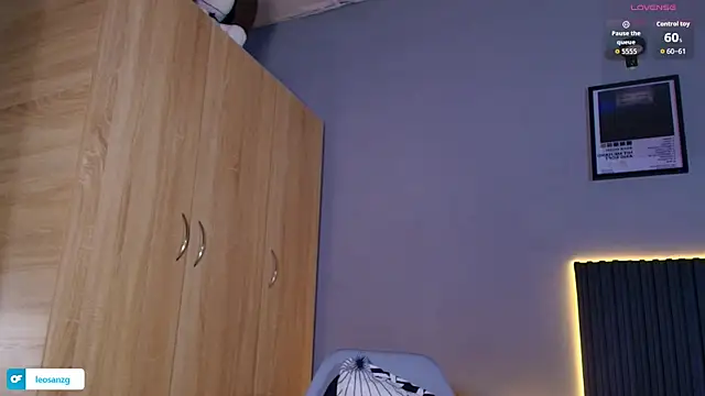 Leo_Savage_ webcam