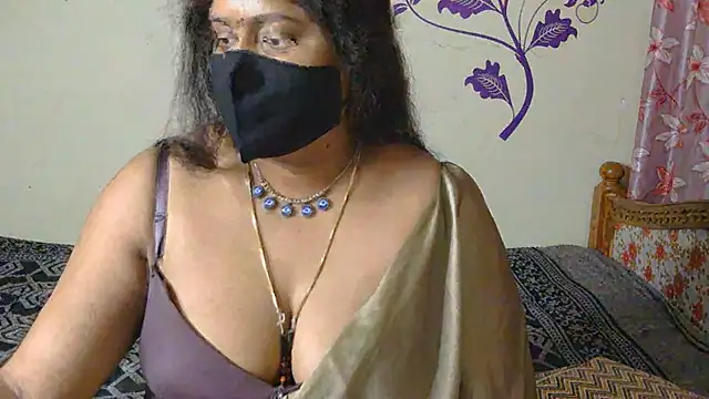 LouleyRani_ live cam on StripChat