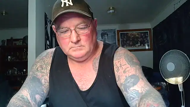 KINKYBLUEYES69 webcam