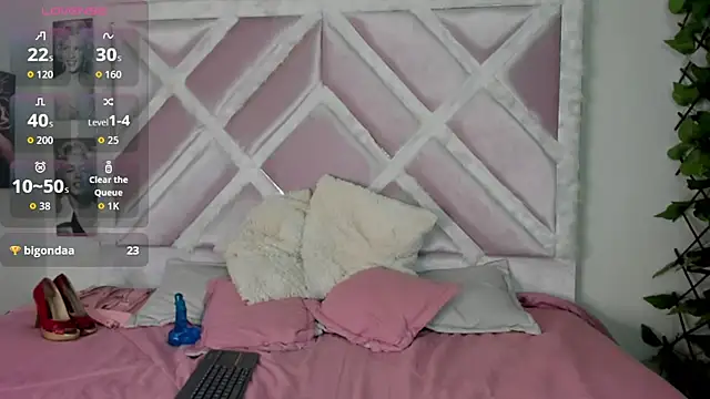 zoe_669 - Zoe_669's free webcam - UK Sex Cams