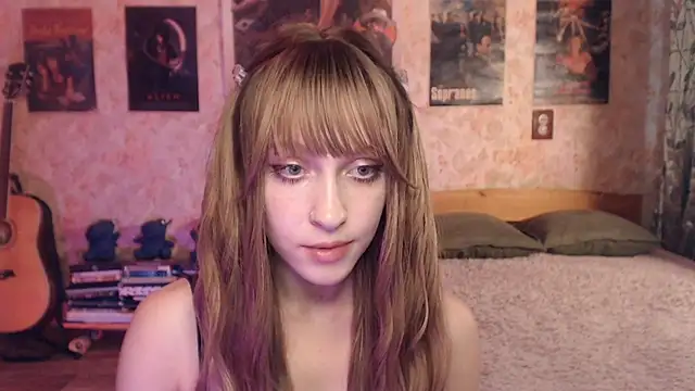 Friendly_Ellie live cam on StripChat