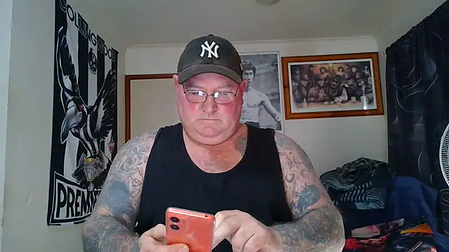 KINKYBLUEYES69 live cam on StripChat