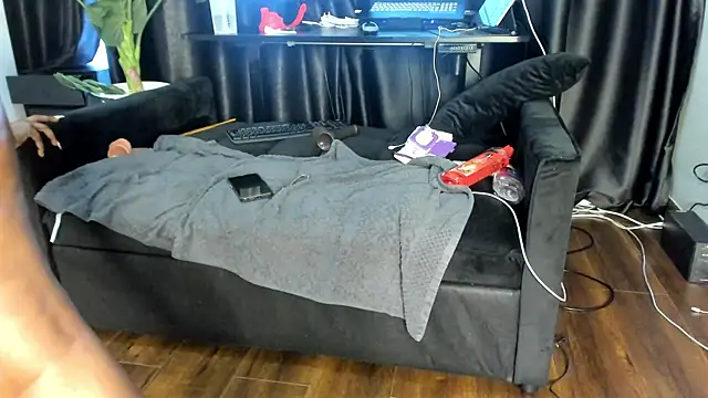 naughty_bigass webcam