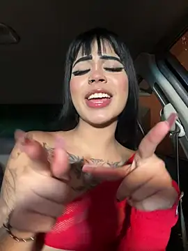 -brittanny (Ask my age) - Fingers in my pussy in the car
