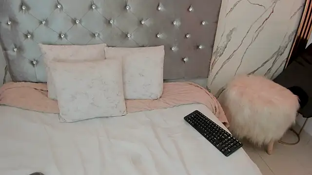 vanessa_saquirt live cam on StripChat