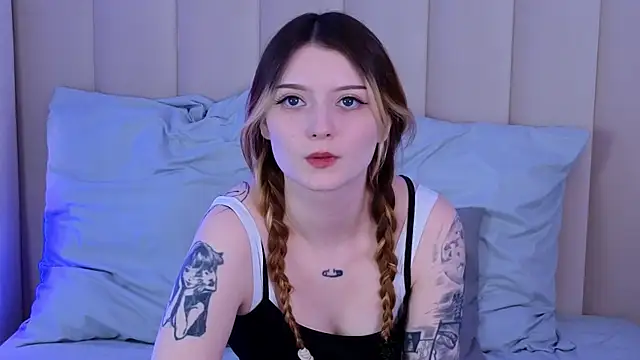 AlyssFrost webcam