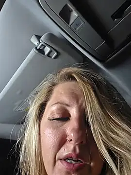 SheIsSomething webcam