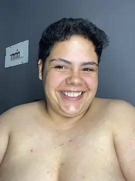 Hailey_Curvy webcam