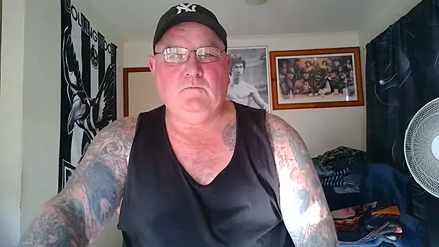KINKYBLUEYES69 webcam
