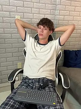 nicola_hard (M twink) - Cum show