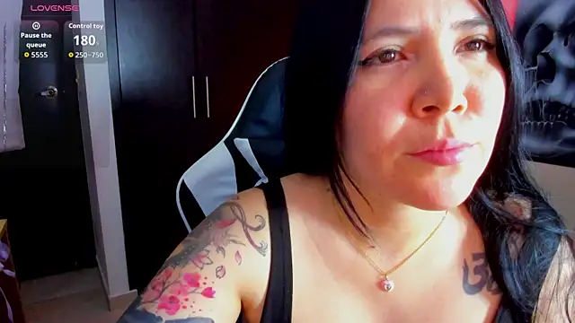 AilynRed webcam