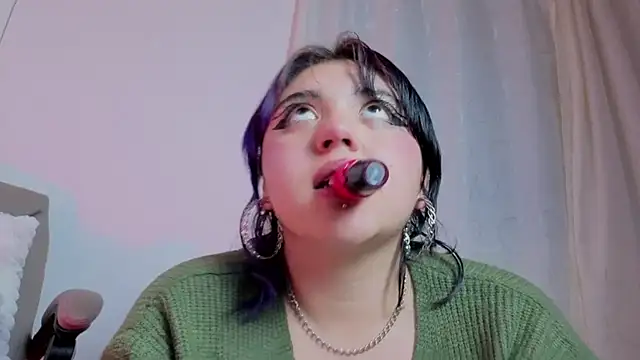 Blueberry_gothic webcam