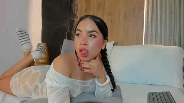 carla_smellie - Carla_smellie's free webcam - UK Sex Cams