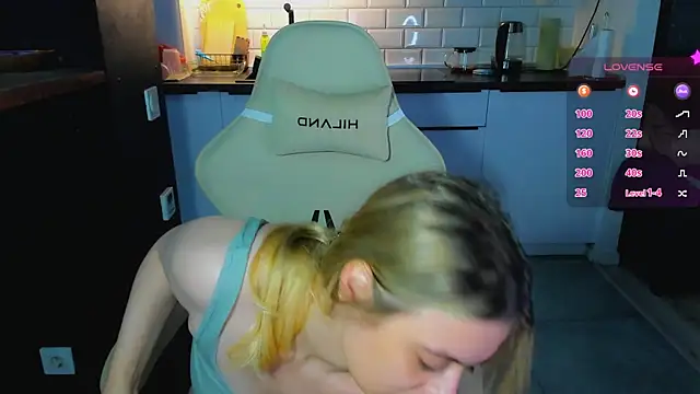 blonde_kellyy webcam