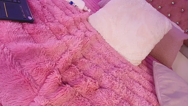 MylaDreams webcam