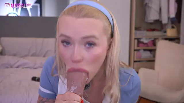 LexieLoree webcam