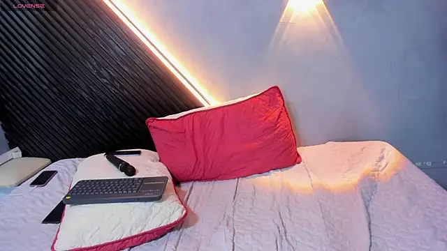 Laia_and_Aloby webcam