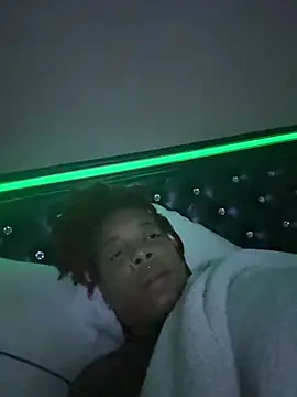 BoujieDee webcam
