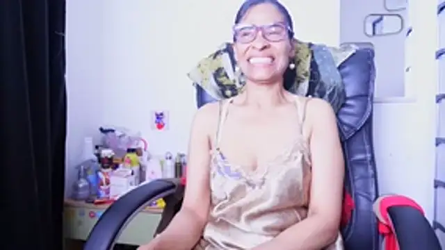 Aries_Mature webcam