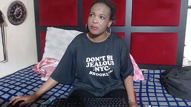 MaximTease24 webcam