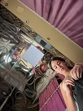 QuietNicole webcam