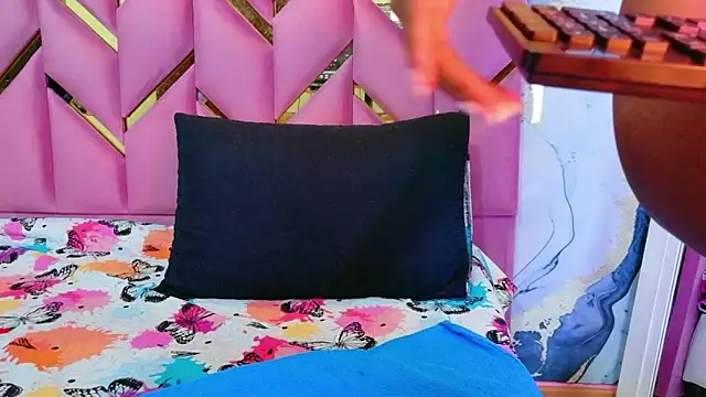 EbonyCoWorker webcam