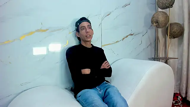AmazingOrgasm webcam