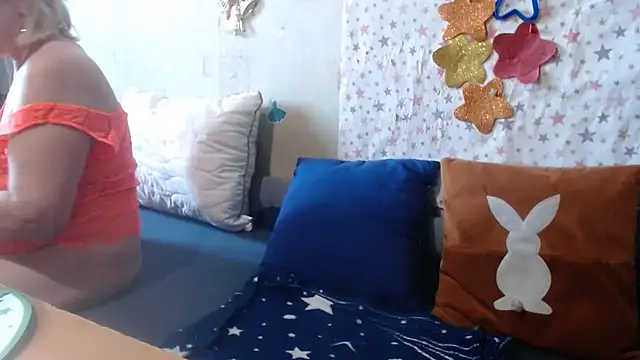 QueenLana webcam