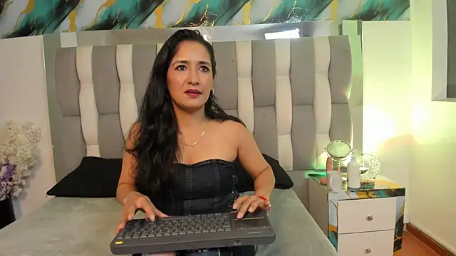 Vicky_Angeel live cam on StripChat