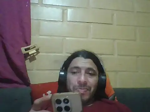 skinblack18 live cam on StripChat