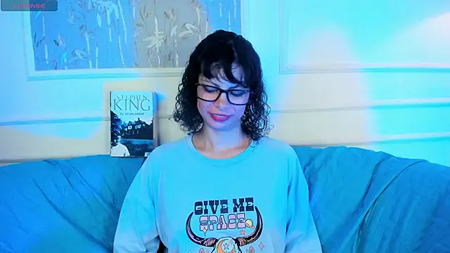 AliceMadnes webcam