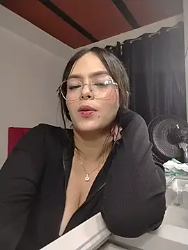 Mia_Collings1 webcam