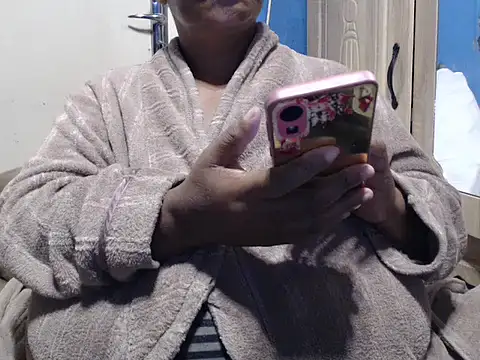 CUTEFIRMMELONSS webcam