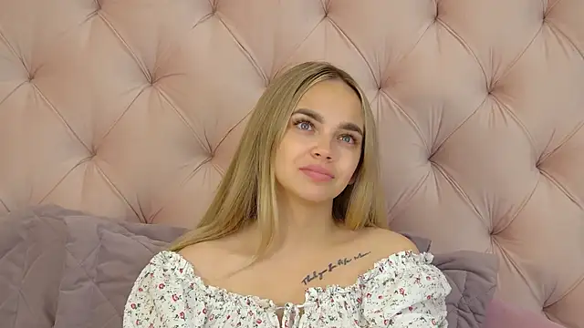 AnitaVenture live cam