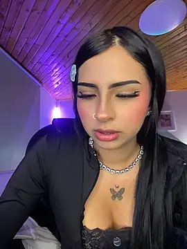 Hilary_pinkk webcam