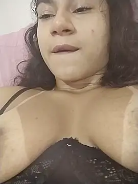 yummi_greluda webcam