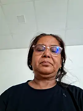 Priya-696 webcam
