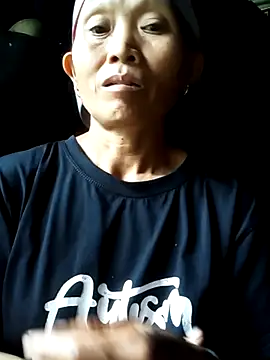 Nguyen_Emaa webcam