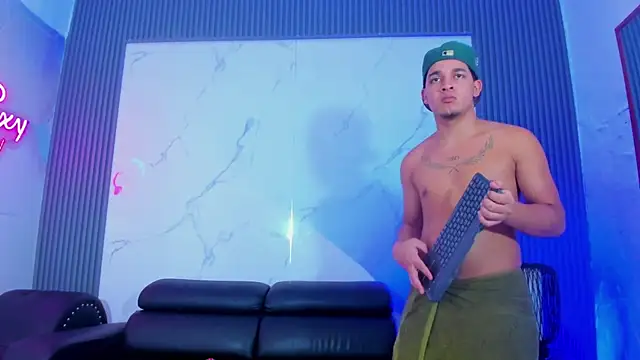BOYS_IN_THE_EMPIRE webcam