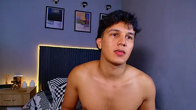 Leo_Savage_ webcam