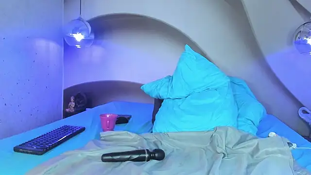 MelaniieRoux webcam