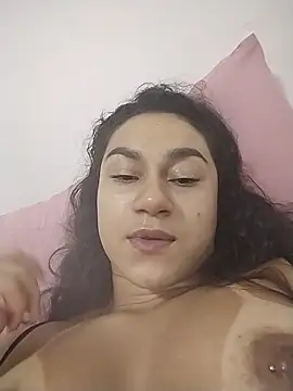 yummi_greluda webcam