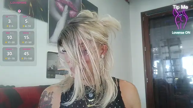 LadyOxana webcam