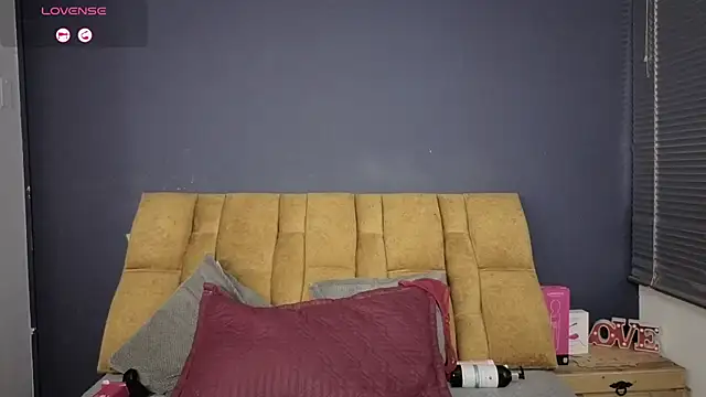 KendraaSimons webcam