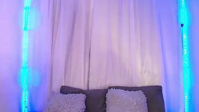 LilyRousee webcam