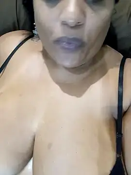Maliaebonyfetish webcam