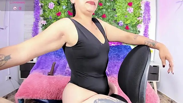 Nyra_Queen webcam