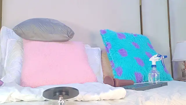 ScarletMilf_1 webcam