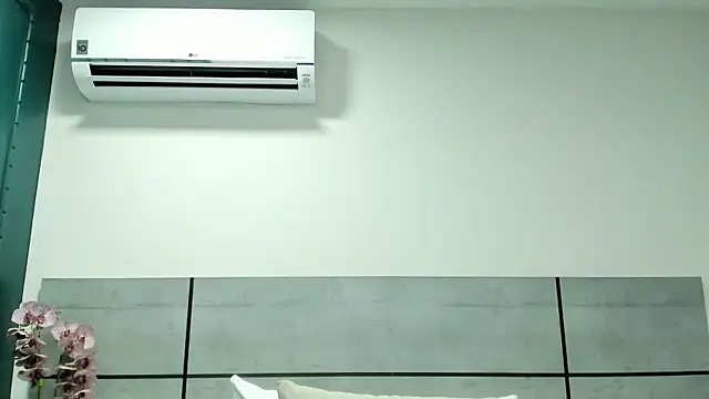 mia_ambeeer webcam